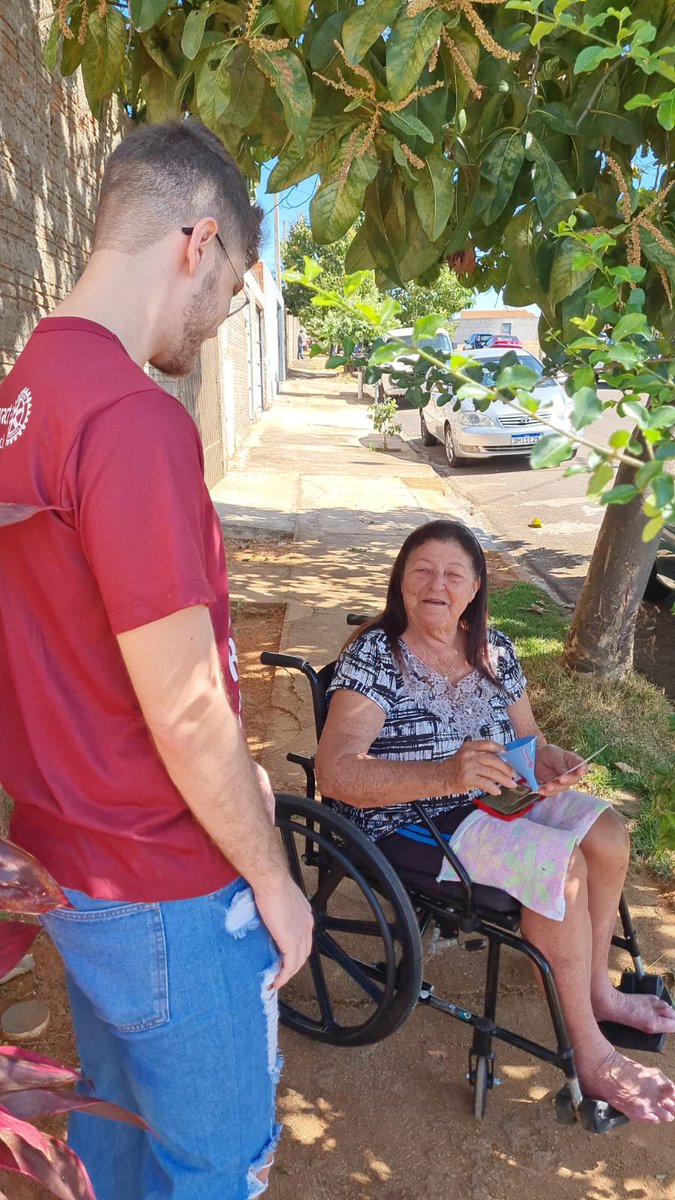 It's time for our monthly roundup of #Rotary projects around the globe!

From recycling household oils to building a giant key lime pie, Rotarians are working to create lasting change and have fun along the way! 

What is your club working on this month? on.rotary.org/47xD80r