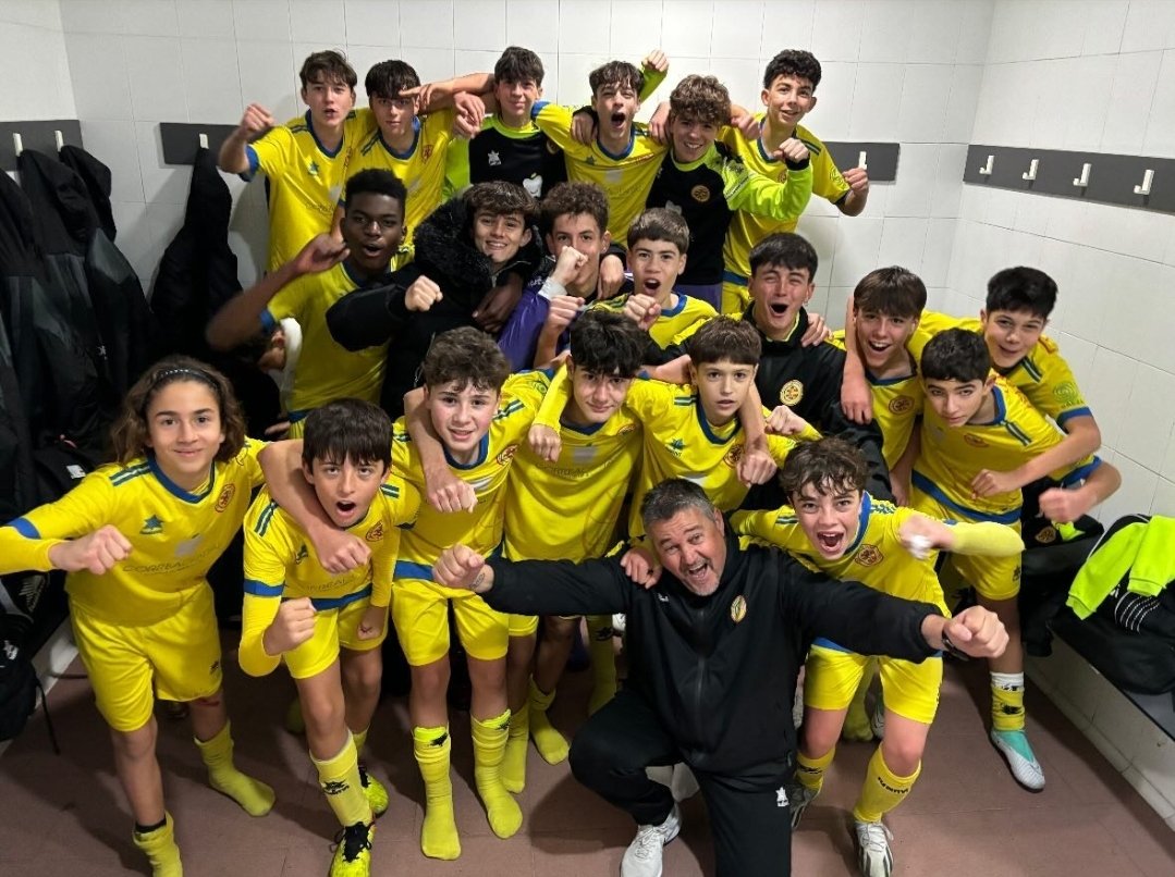CDCiudadePinto's tweet photo. ¡Paso de gigante!

✅️El Infantil A de @Ivanpachecco venció (0-3) al @ADParlaCantera en un choque contra un rival directo que supimos jugarlo en todo momento.

⚽️Osa
⚽️Yago
⚽️Luis

¡Enhorabuena equipo!👏💪

#mareamarillacdp
#elamarilloestademoda https://t.co/u8jionon0B