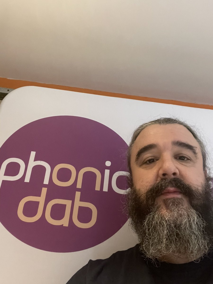 troubledcousin's tweet photo. Live in about 25 minutes it’s your weekly Ricochet with a show called Golden Gods. Rock on over to 106.8 @phonicfm from 6pm this evening for tracks from Dinosaur Jr, Killing Joke, Suede, Uncle Tupelo and lots more #phonicfm #thericochet #goldengods
https://t.co/yZ8eR2eiDY https://t.co/fHg0alG8N5