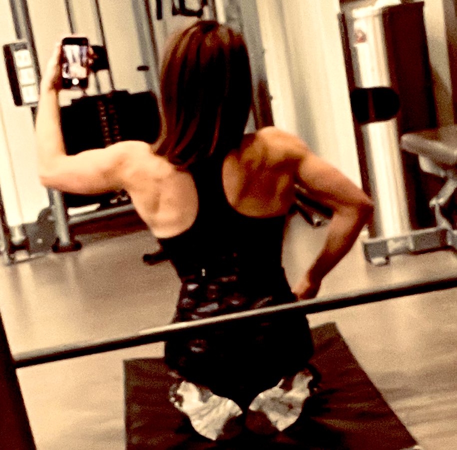 Back gainz comin’ in 🔥!!!! #fitnessgirl #FitnessGoals #FitnessandHealth