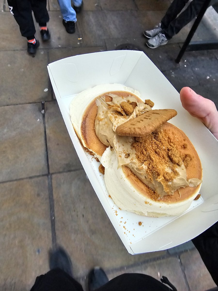 Tuski94's tweet photo. A successful day trip to London,  Chelsea win and soufflé pancakes to finish the day off 👌 up the chels 🔵🔵 #KTBFFH https://t.co/nAIDIvNdNB