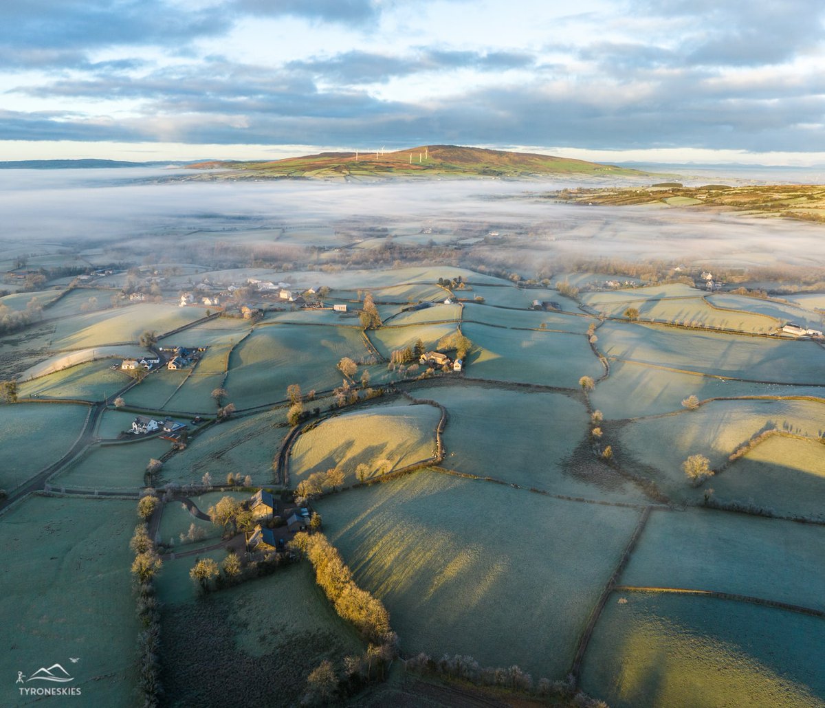 Early morning sun shines over a frosty and misty landscape just outside Omagh  #sperrins #dronephoto #DJI @StormHour @DroneHour @OmaghSperrins @OmaghWeather @NITouristBoard