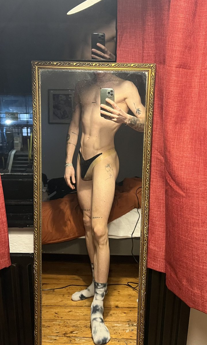 Getting my outfit ready for the night with <a href="/JACKlondongear/">JACKXXX</a> 

#NYE #later #thong #sexy #gayboy #fetish