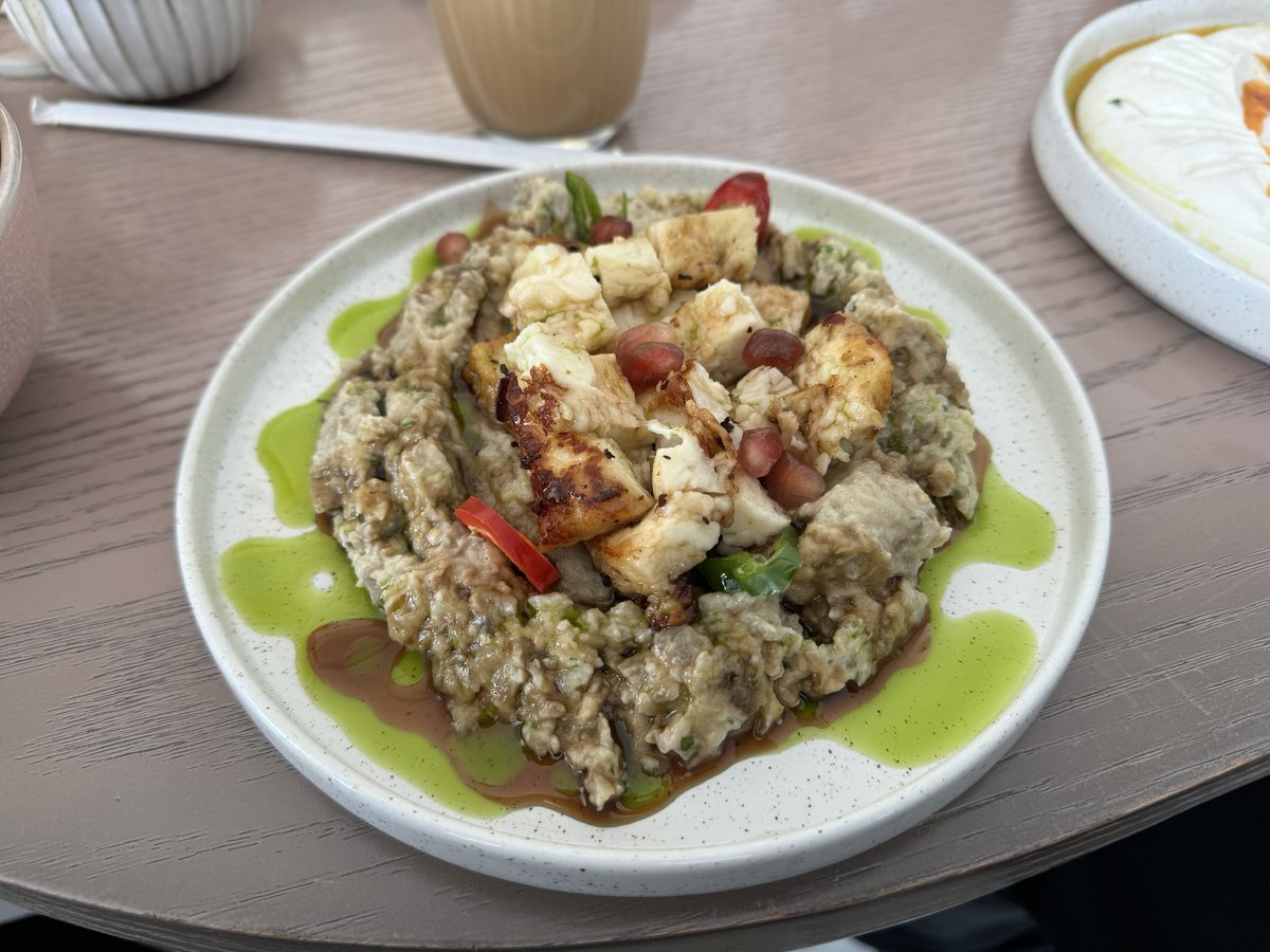 M0rgans_'s tweet photo. فطورنا ف شانت بيسترو طلباتنا بيض تركي بالبنه - حلومي بابا غنوش- بيض بيندكت- المشروبات كابتشنو -ايس سابنيش و فلات وايت #فطور #شانت_بيسترو #breakfast #egg #Coffee #jeddah https://t.co/90STRVsp8J