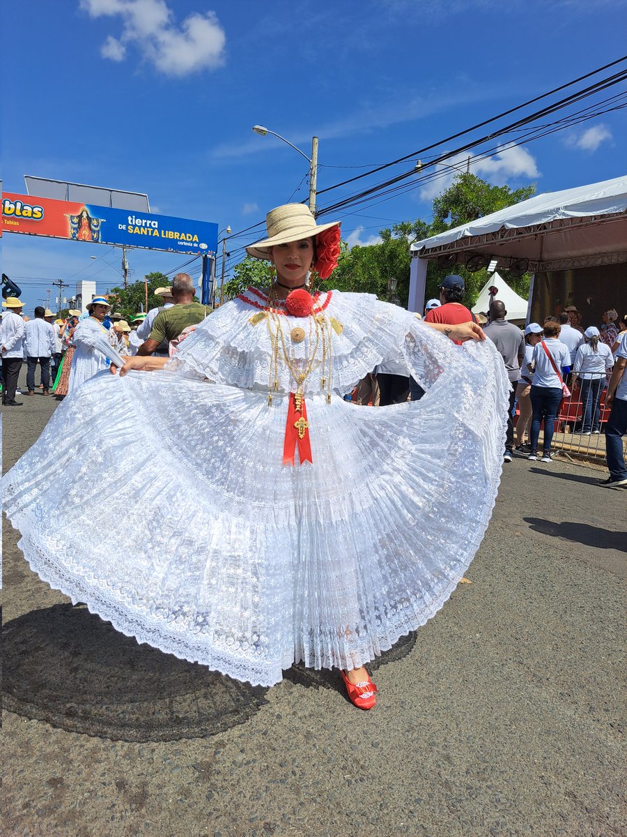 tavoj2828's tweet photo. Así se siente el ambiente en la ciudad de Las Tablas, a pocos minutos de iniciar el desfile de las #MilPollerasTM 🇵🇦 Mujeres hermosas luciendo nuestro traje típico, al igual que elegantes caballeros @Telemetro @TReporta @alopanameno https://t.co/3Cy6EOPCL2