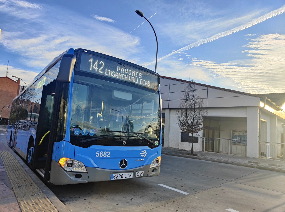 MCMXCII 👨‍💼🚍🌇 tweet media