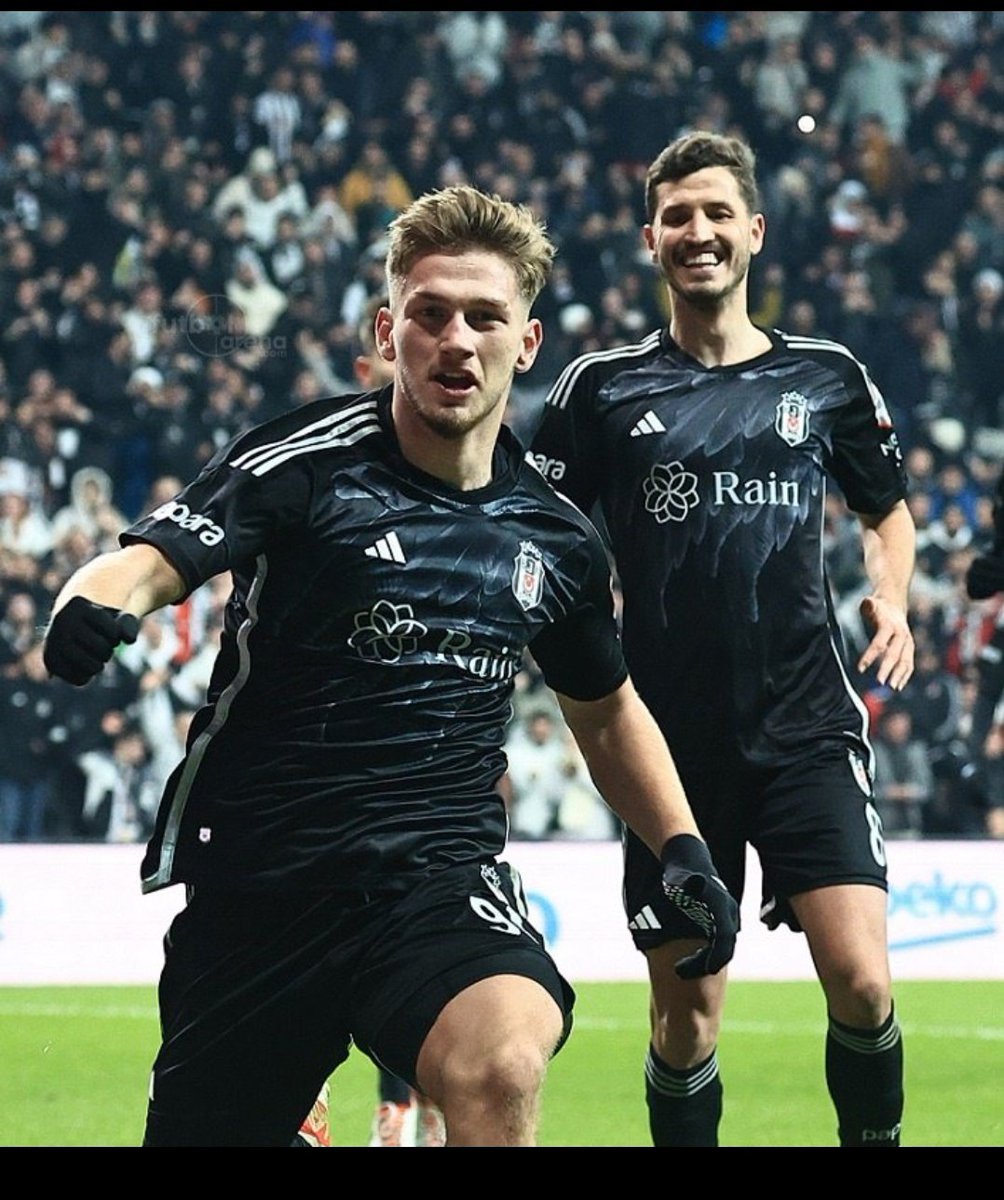 Yerli Agüero
Semih Kılıçsoy