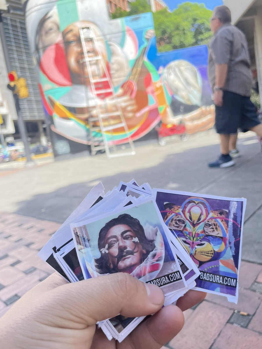 Restaurando al tío Simón. Acércate por tu sticker