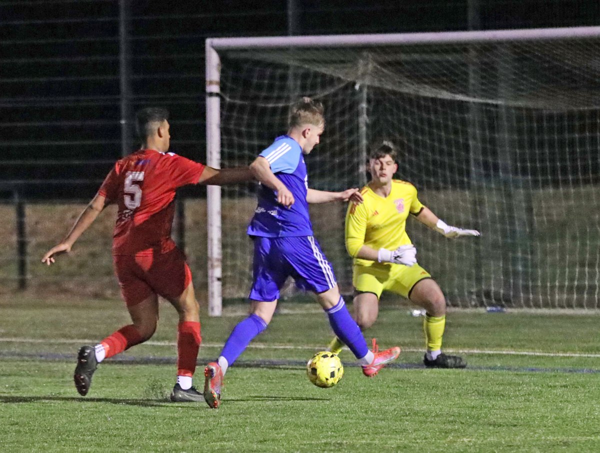 AlexKin19117656's tweet photo. Pictures 4 @DarvelU20s v @BurghU20 https://t.co/Aqba8STHmy