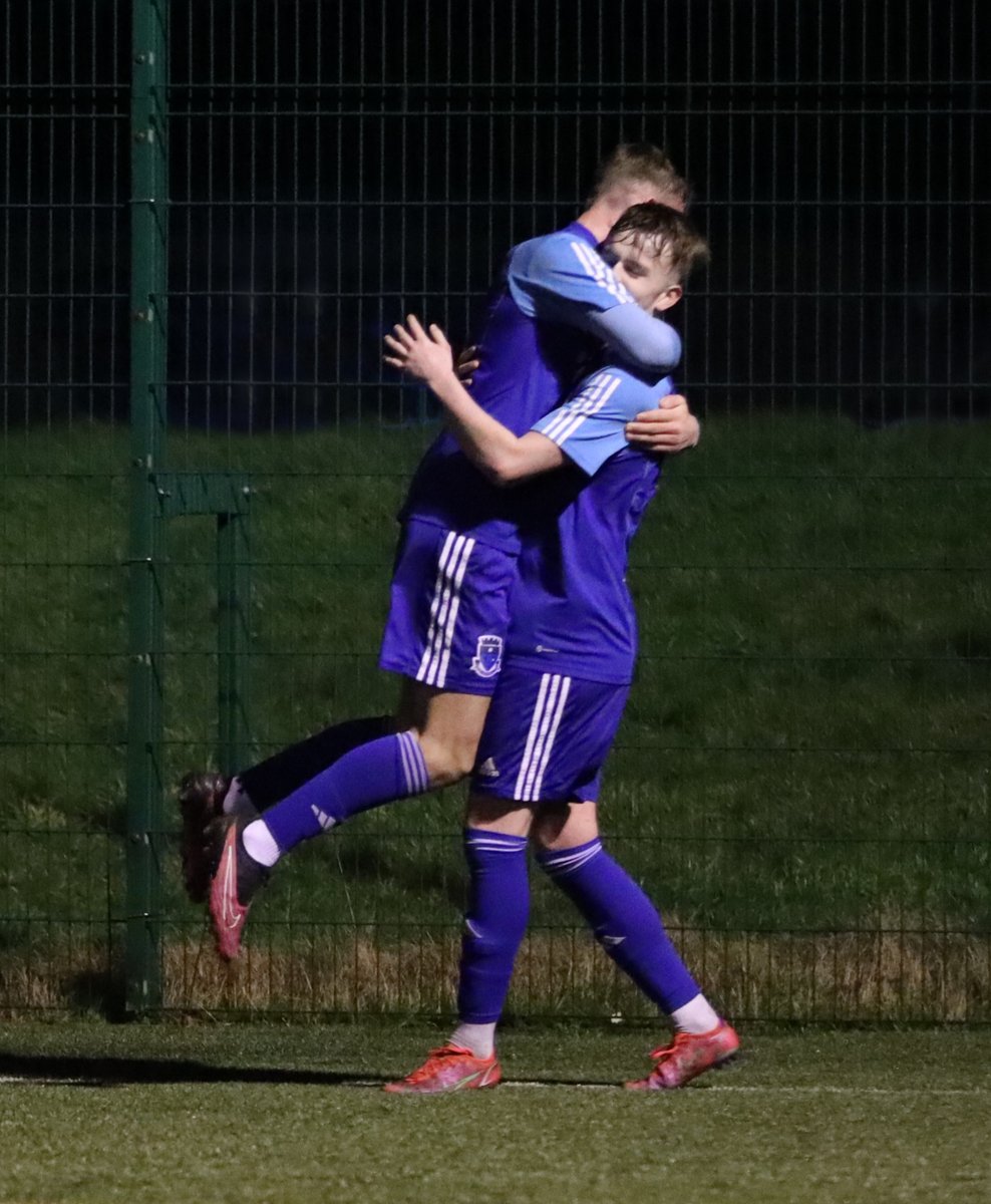 AlexKin19117656's tweet photo. Pictures 4 @DarvelU20s v @BurghU20 https://t.co/Aqba8STHmy