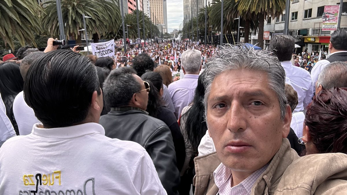 arturo_elias70's tweet photo. Nuestro XV Aniversario #SomosFuerzaDemocratica del Ing @vhlobo aquí está la fuerza de nuestro equipo!!! https://t.co/DClHhwhopW