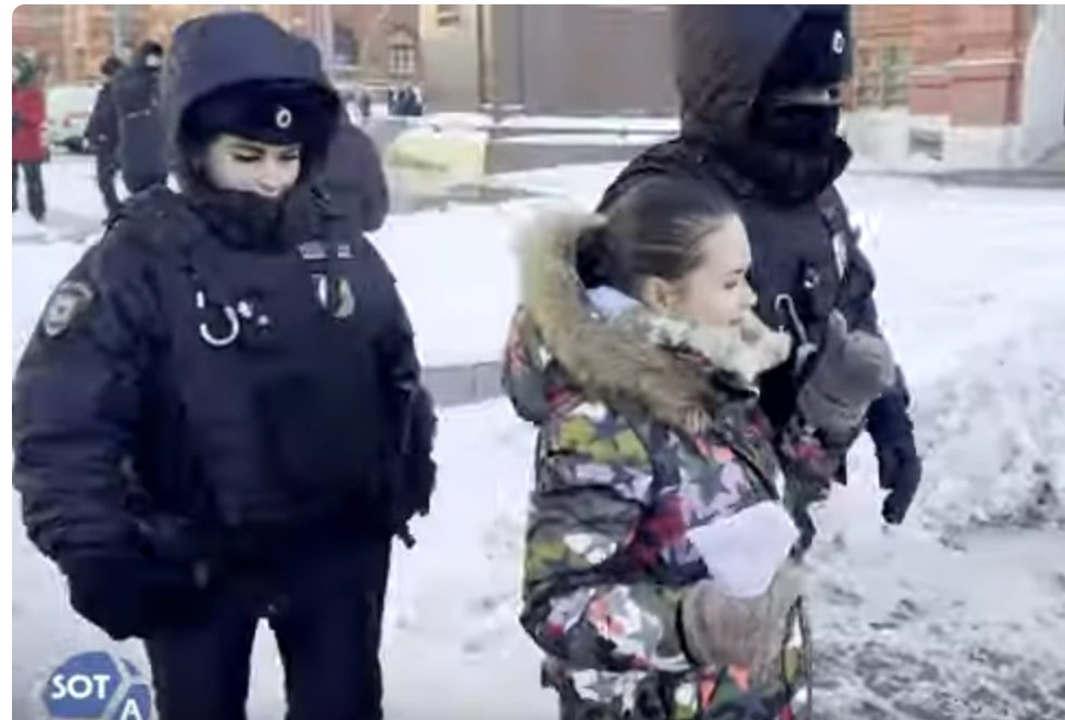 SpMasterTrading's tweet image. But what happen for real in Moscow? They arrest women and kids ,that what Russian do against his people.