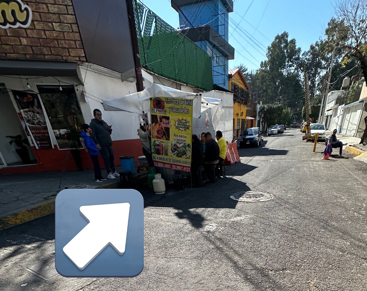 davidfr_13's tweet photo. @alfagonzalezm día 1267484949 la alcaldesa sigue sin atenter las las solicitudes de los ciudadanos, solicito el retiro de remolque abandonado y reubicacion o retiro de los puestos en Acoxpa y club toluca, no hace caso a la normatividad tienen dos tanques de gas y obstruyen el pas https://t.co/DzH9FrJ7SH