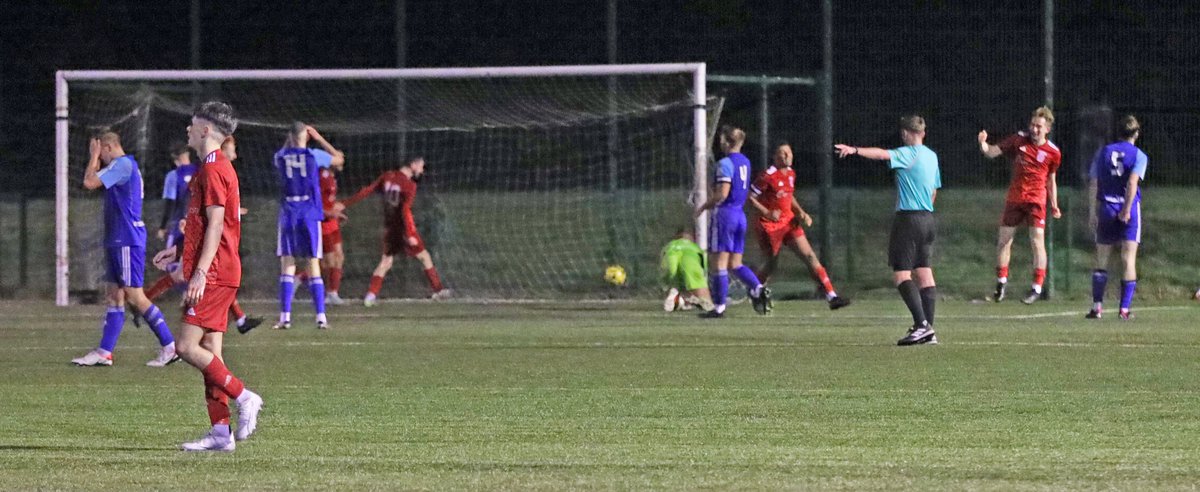 AlexKin19117656's tweet photo. Final Pictures @DarvelU20s v @BurghU20 https://t.co/BnpdB84MOk
