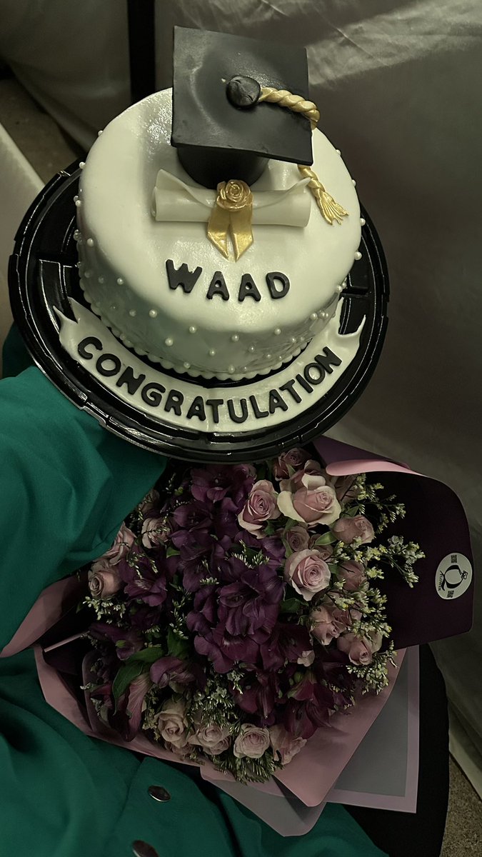 أعجز عن التعبير عن امتناني العميق للعائلة التي وجدتها قبل 14 عامًا في قسم الطوارئ. على الرغم من أن سنوات الخدمة الفعلية التي قضيتها معهم لا تتجاوز 3 سنوات، إلا أنهم لا يزالون يشاركونني فرحة الإنجازات واحداً تلو الآخر. شكرًا لدعمكم الدائم ولكونكم ركيزة أساسية في مساري المهني.