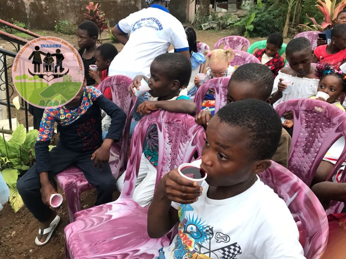 INADESU7's tweet photo. @inadesu and kids for her safe space wish you all a prosperous new year! 
#HappyNewYear2024 https://t.co/juBQifO18B