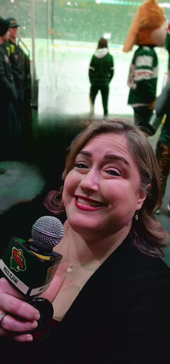 MoronicaSlp's tweet photo. Last night I had a blast singing the anthem at the @XcelEnergyCtr for the @mnwild game as an emergency substitute for @WildNattySinger. Sending a shout-out to the crew for the leap of faith, and a massive shout-out to the fans, who made me feel so very welcome!!! https://t.co/MIGQkgYkrm