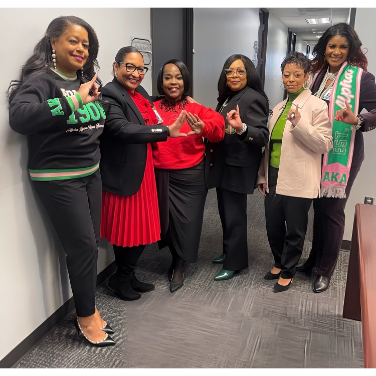 Tanya_N_Shelton's tweet photo. Happy Founders Day to the ladies of Delta Sigma Theta Sorority, Inc from your Divine 9 sisters! 🩷💚❤️🤍 https://t.co/L3EkSBBuPY
