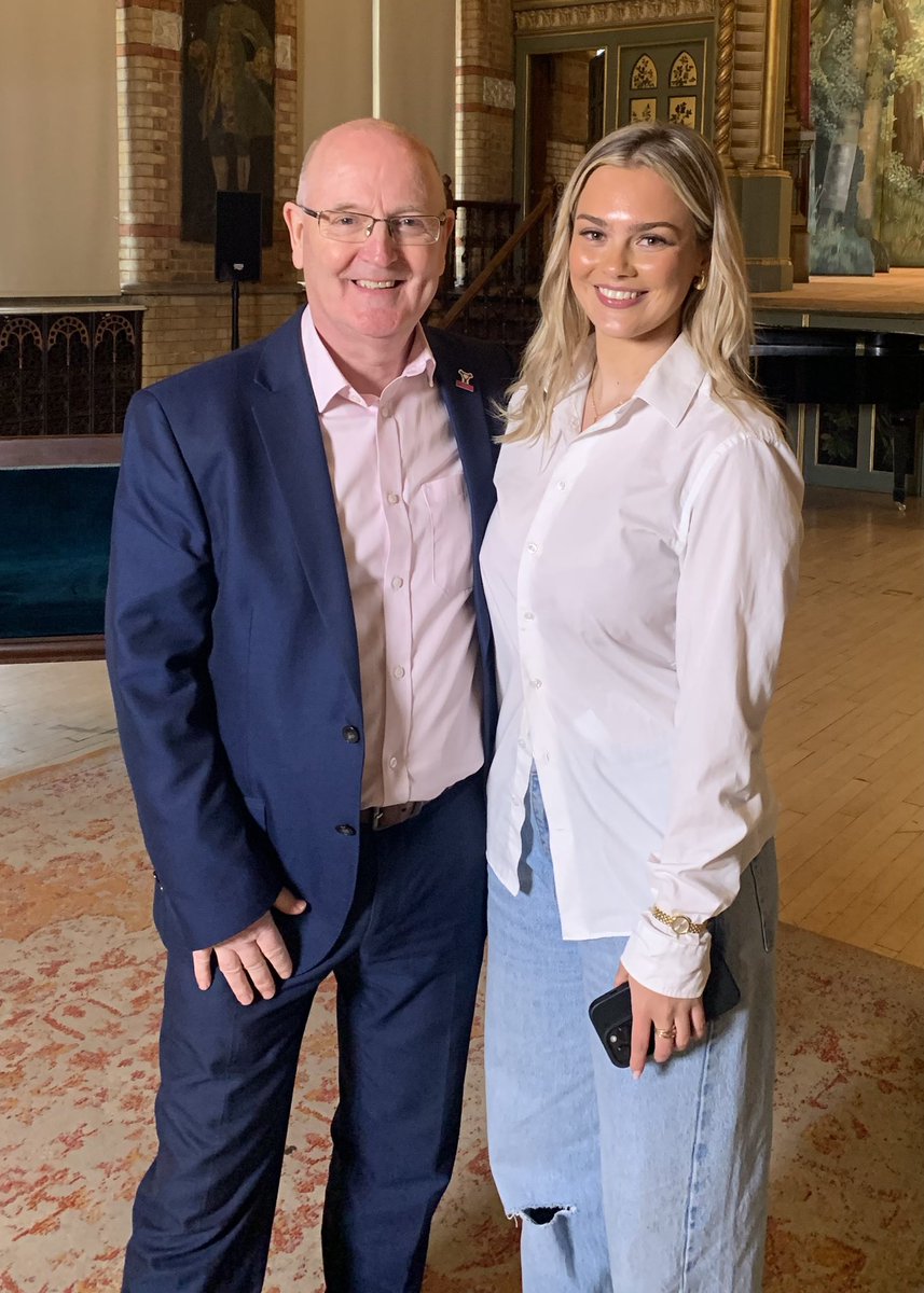 Eddie_DSS's tweet photo. After a very early start, now heading back home from London after filming with the fabulous @irishammond12 promoting her ‘RunAcross’ charity run (Lands End to John O’Groats) raising funds for @DSScotland and our sister charity @DSAInfo - watch this space! 
🙏🏻💙💛🏃‍♂️🏃‍♀️ https://t.co/2qcFVbWGKh