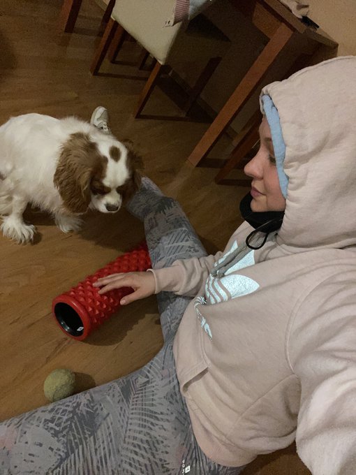 Went for a winter run ❄️ 🏃‍♀️ cause he makes it impossible for me to train at home. This is why 😂🥰🐶 https://t