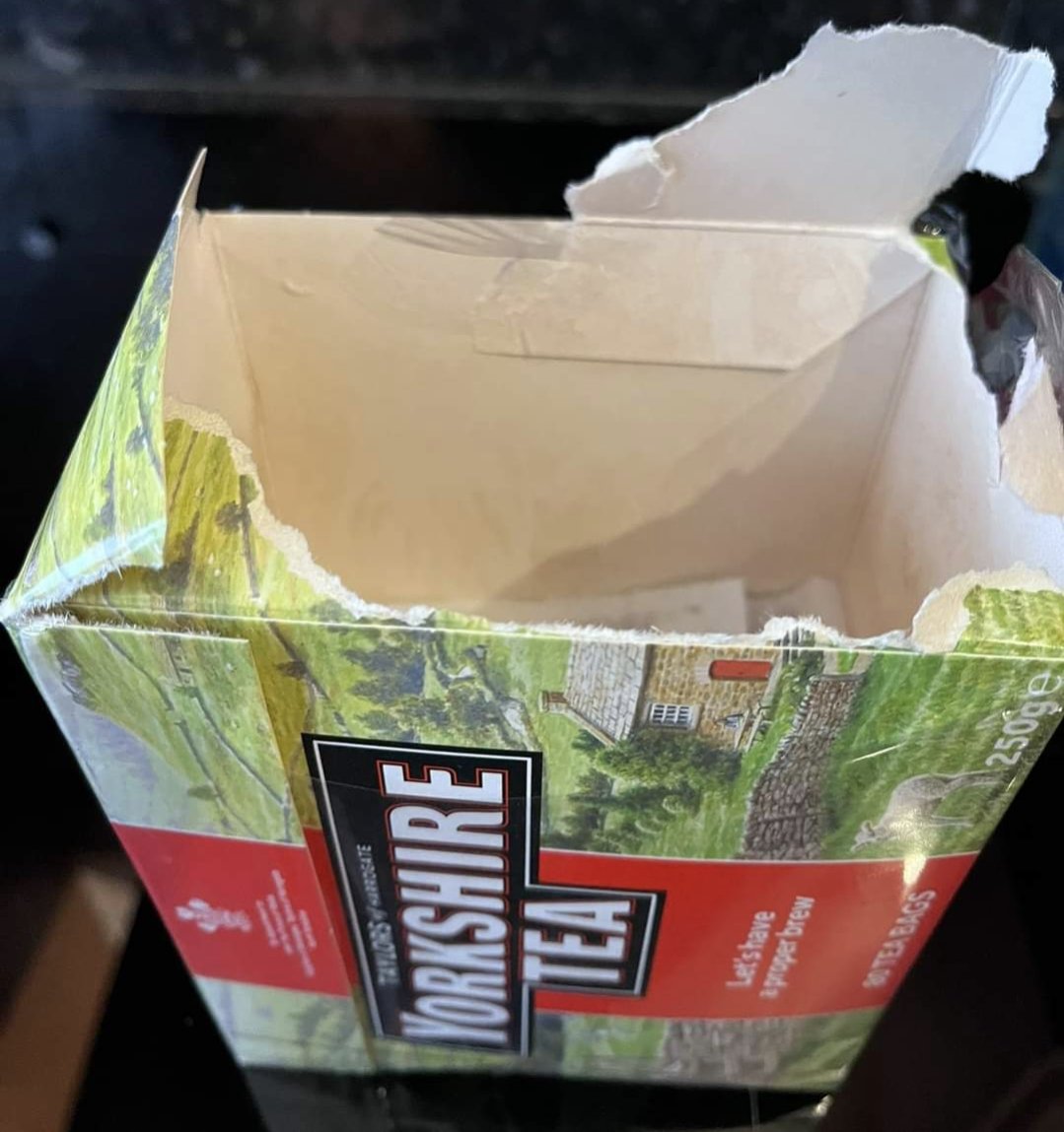 Tony__Yorkshire's tweet photo. Folk must just get desperate for that first cuppa.... ๐ฎ #OCDNightmare #YorkshireTea https://t.co/g7cKbDt7OH