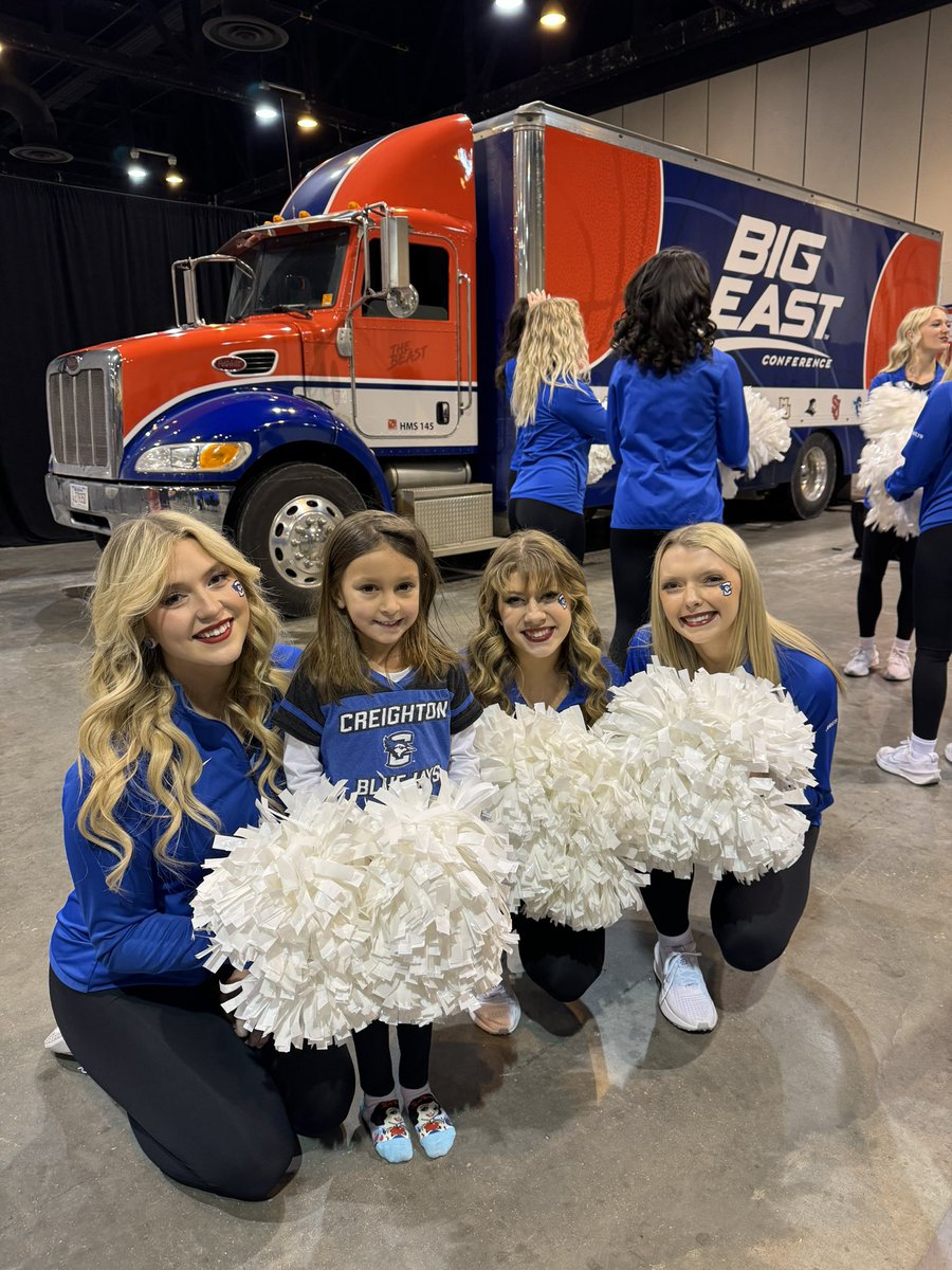 AbbeyWithAnEY's tweet photo. #GoJays 💙🏀 https://t.co/KwvzVn9tbb