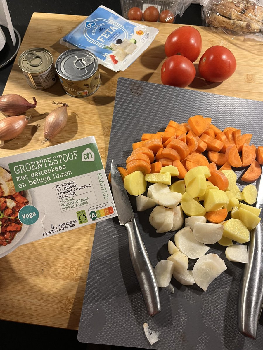 . <a href="/albertheijn/">Albert Heijn</a> Groente stoof voor het gemak. Maar waar is de bleekselderij? Niet in dit pak in ieder geval.