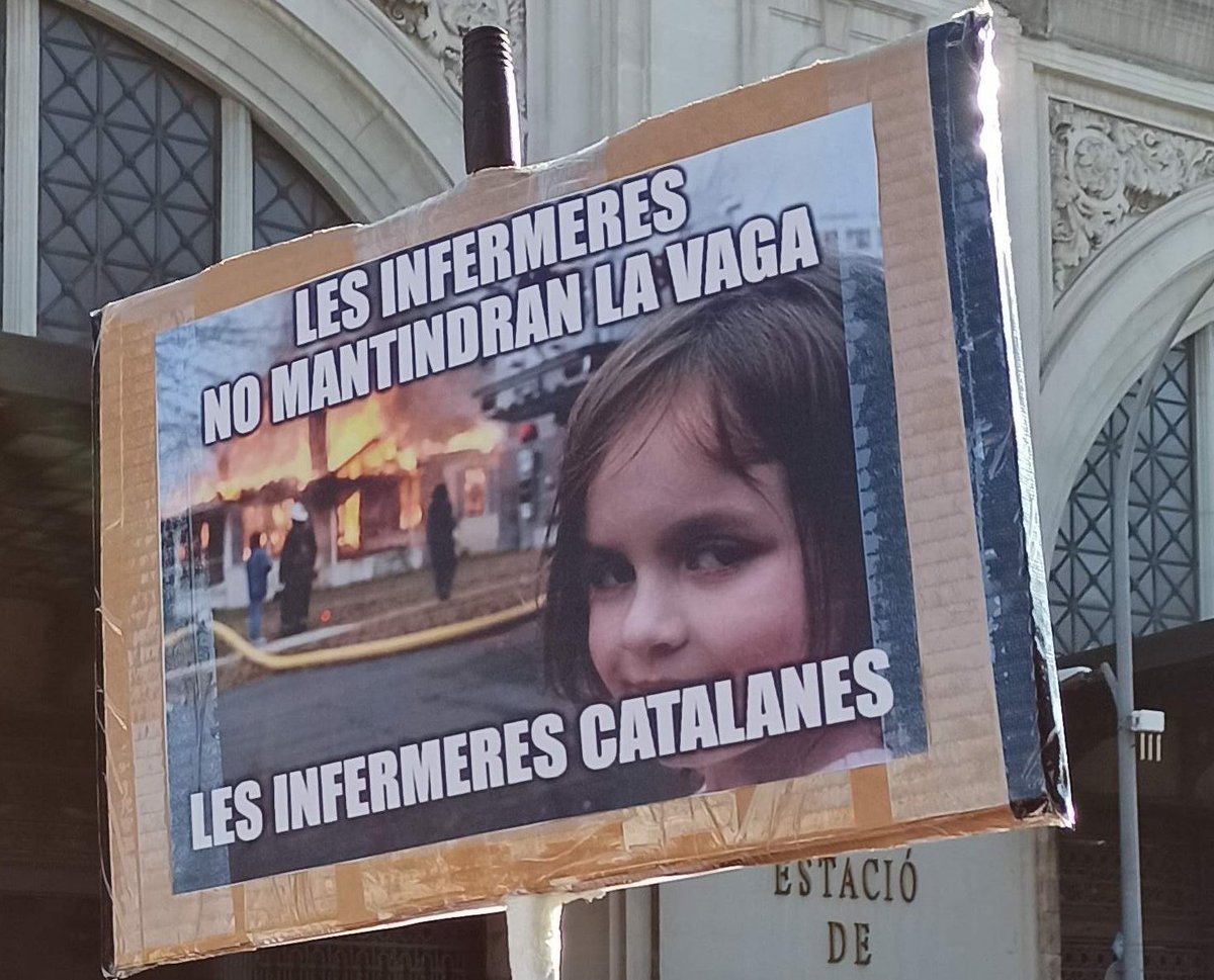 Avui fa un mes que les infermeres estan de vaga i les seves famílies amb la població hem sortit pels carrers de Barcelona. 💚

Mai he vist tanta dignitat, convicció, vocació, ni unió. 

Sou molt grans. Sempre gràcies. 

#InfermeresDiemProu 

<a href="/manelbalcells/">Manel Balcells</a> aquí les minories! 📣✊🏼