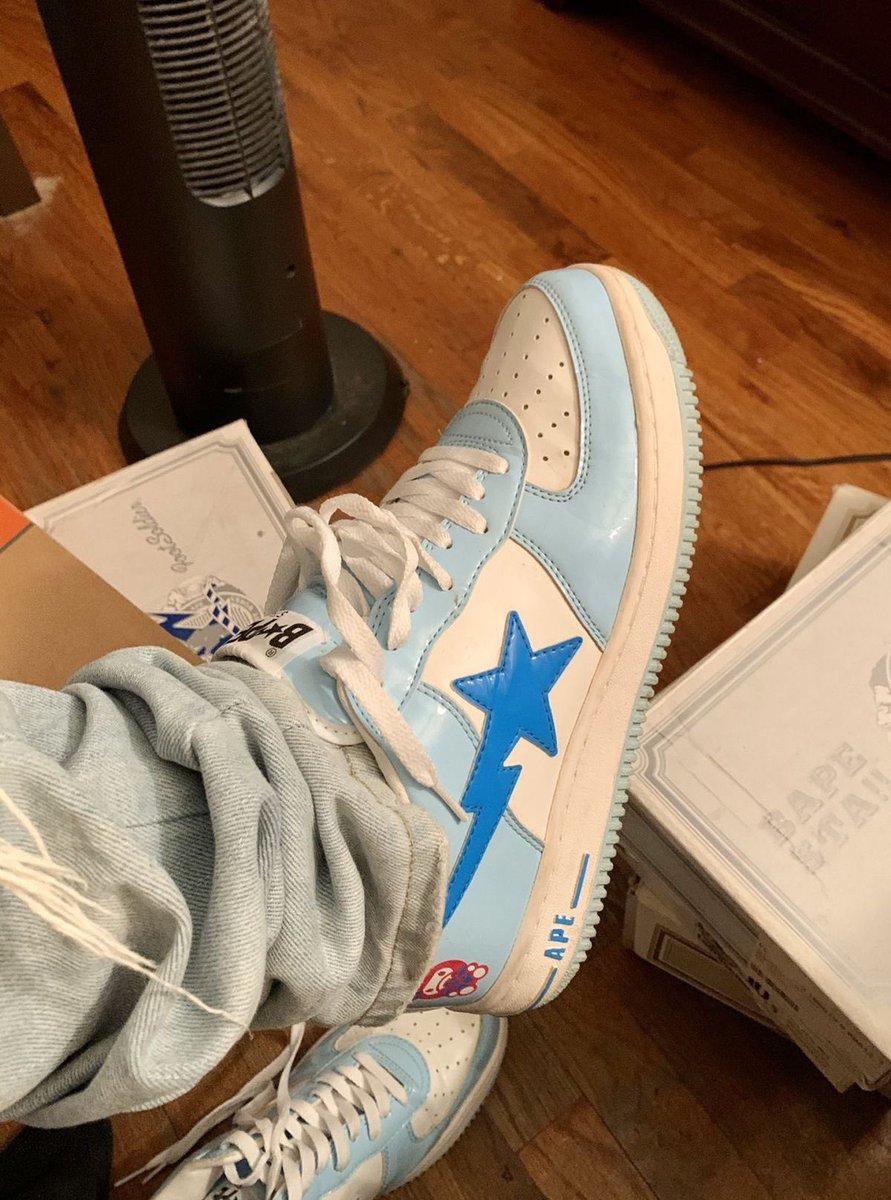 grailedpolice's tweet image. The famous #Bapesta photo that has been posted on every #archive page. 

If you been following any streetwear accounts, guaranteed you’ve seen this photo!

However, nobody ever knew the true owner of this photo, IG:homemadesaucenyc ! This photo has been recycled so many times.