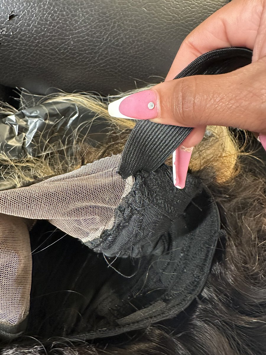 SlickVick313's tweet photo. This hair don’t look shit like the color I wanted and why it’s falling apart and I ain’t even wore it yet. But who tf told her to cut my lace 🤔😒 https://t.co/ulCgC6f3yh