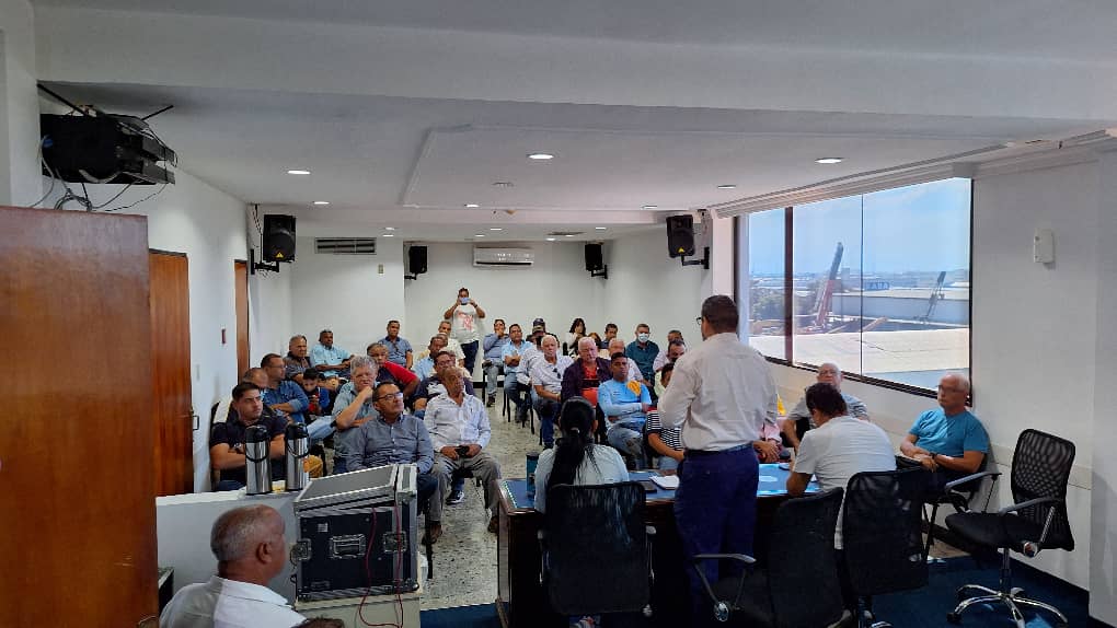 Reunión de CES ampliado con Sec Gen. Y de Org. Municipales,
bajando la línea política de <a href="/hramosallup/">Henry Ramos Allup</a> y <a href="/PieroMaroun/">Piero Maroun</a>
Seguimos haciendo política a la luz del día. El objetivo es trabajar por la Unidad, recuperar la Venezuela Prospera. incorporando en el comando de <a href="/MariaCorinaYA/">María Corina Machado</a>