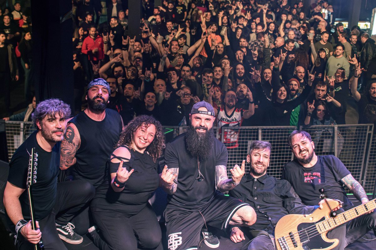 ¡¡GRACIAS BURGOS!!

Así da gusto empezar el año ❤️❤️. Gracias a la organización de 10, a <a href="/MortSubiteBand/">MortSubite</a>  y <a href="/Hamletband/">Hamlet</a> por el espectáculo y sobretodo a tí que viniste a llenar la sala <a href="/SalaAnden56/">Sala Andén 56</a>

Próximas fechas:

2 Febrero Guadalajara
3 Febrero Santiago De Compostela

📸 Vega