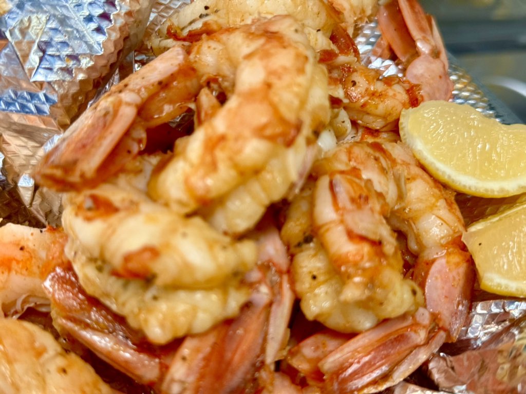 It’s cold outside, warm up with your favorite #Shrimp #PoBoy901 with FRESH GULF SHRIMP at <a href="/OakCourtMall/">Oak Court Mall</a> 11-7pm. Catch us today because we just might get snowed in for a couple of days #bestshrimpever #shrimpandsnocrab #royalredshrimp