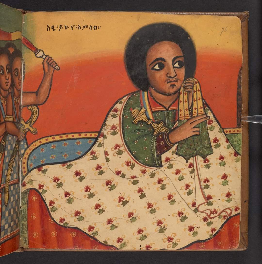 NegedeYehuda's tweet photo. ሰሎሞናዊ ትውፊት በዐራቱም የአምሓራ ግዛቶች መሠረት ያለው ስለ መኾኑ፥
ከአፄ ይኩኖ አምላክ የሚመዘዘው የንጉሥ ተክለሃይማኖት የዘር ሐረግ

ተንኮለኞችና ቀማኞች በውሸት የተለያዩን ነገሥታትና ታላላቅ አርበኞች ማንነታቸውን ለመቀየርና በእነ እርሱ ውሸት ላይ የቆመን ፖለቲካዊ ትርክት ተቀባይነት ለማስገኘት  ቢጥሩም እያከሸፍንባቸው እንገኛለን። ለምሳሌ፥ የንጉሥ ተክለሃይማኖትን እና የሕዝባቸውን ማንነት ፈጽሞ ለመቀየር የሞከሩና የሚሞክሩ ተንኮለኞች ቢኖሩም በታሪክ መዝገብ በደማቅ ተጽፈው ያሉን ሐቆች እያወጣን ���ሐፍረት ካባቸውን እያከናነብናቸው ነው። ራስ አዳል ተሰማ፣ እንዲኹም በዃላ ተክለሃይማኖት ንጉሠ ጎዣም ወከፋ ከጎዣም ሰሎሞናውያን ነገሥታት ሐረግ (the Gojjam branch  of the Solomonic dynasty-the oldest junior cadet branch) የሚወለዱ ሰሎሞናዊ ንጉሥ ነበሩ። ሰሎሞናዊ የዘር ሐረጋቸው የሚከተለው ነው፥

አፄ ይኩኖ አምላክ
           |
አፄ ውድም አራድ
           | 
 አፄ ዐምደ ጽዮን
           | 
አፄ ሠይፈ አርዕድ
           | 
     አፄ ዳዊት 
           |
አፄ ዘርዓ ያዕቆብ
           |
አፄ በዕደ ማርያም
           | 
      አፄ ናኦድ 
           |
አፄ ልብነ ድንግል 
           |
   አቤቶ ያዕቆብ
           |
አቤቶ [ግራም] ፋሲል
           |
    አፄ ሱስኒዮስ
           |
     አፄ ፋሲል
           l 
አቤቶ ቴዎ���ሲዮስ
           l
አቤቶ ኢየሱስ ሞዐ
           l
  ምልምል ኢያሱ
           l
 ወለተ እሥራኤል
           l
ራስ ኃይሉ ዮሴዴቅ
           l
 ወይዘሮ ድንቅነሽ
           l
ደጃዝማች ጎሹ ዘውዴ
           l
ደጃዝማች ተሰማ ጎሹ  
           l
ንጉሥ ተክለሃይማኖት
(ራስ አዳል ተሰማ)