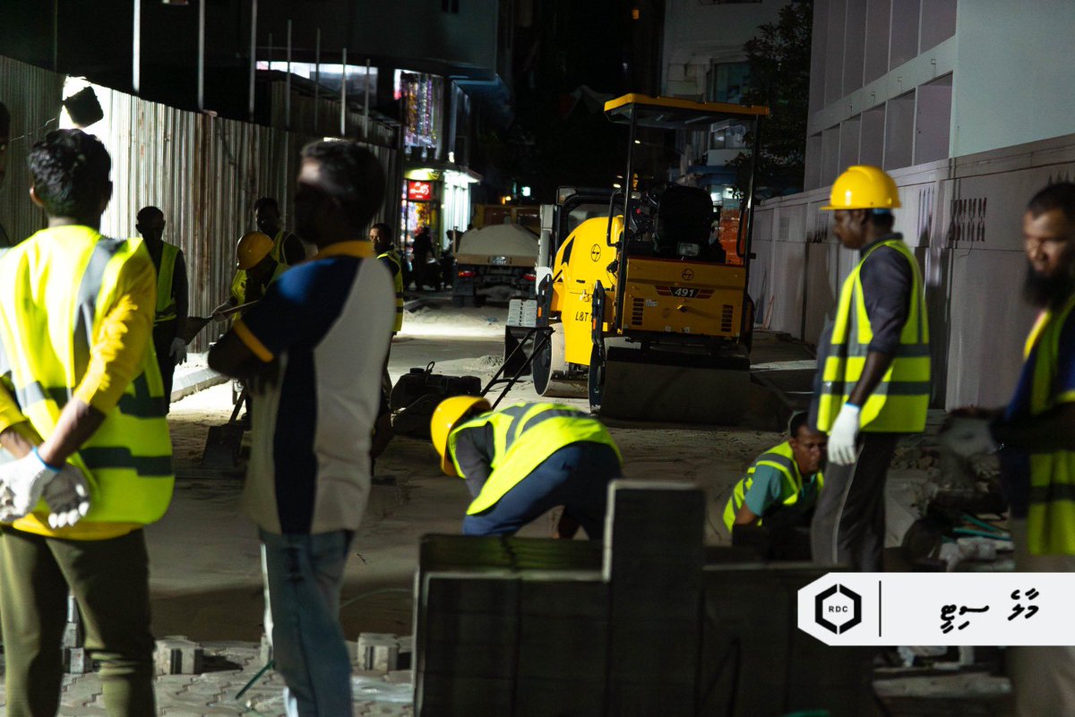 rdcmaldives's tweet photo. ސަބުދެލިމަގު ހުޅުވާލުމަށް ކުރެވެމުންދާ މަސައްކަތުގެ ތެރެއިން.

#TeamRDC https://t.co/X4lnTyW0eQ