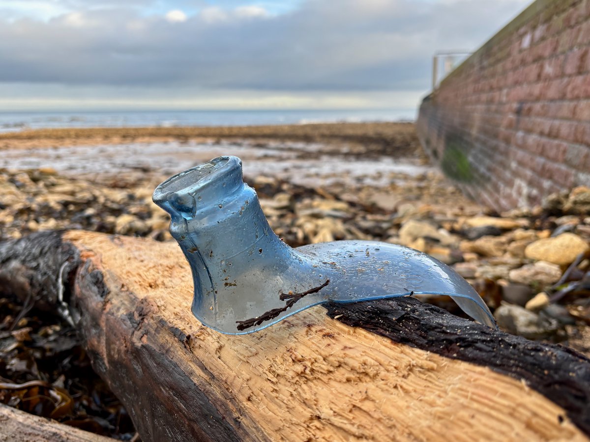 152 kilos of marine debris taken off Roker Beach today by 5 @cpwf_uk volunteers.

So much plastic. Plastic gloves, plastic balls, plastic bags, plastic cups, buckets, containers and lids. Small plastic bottles, large plastic bottles, huge water-cooler plastic bottles…endless.