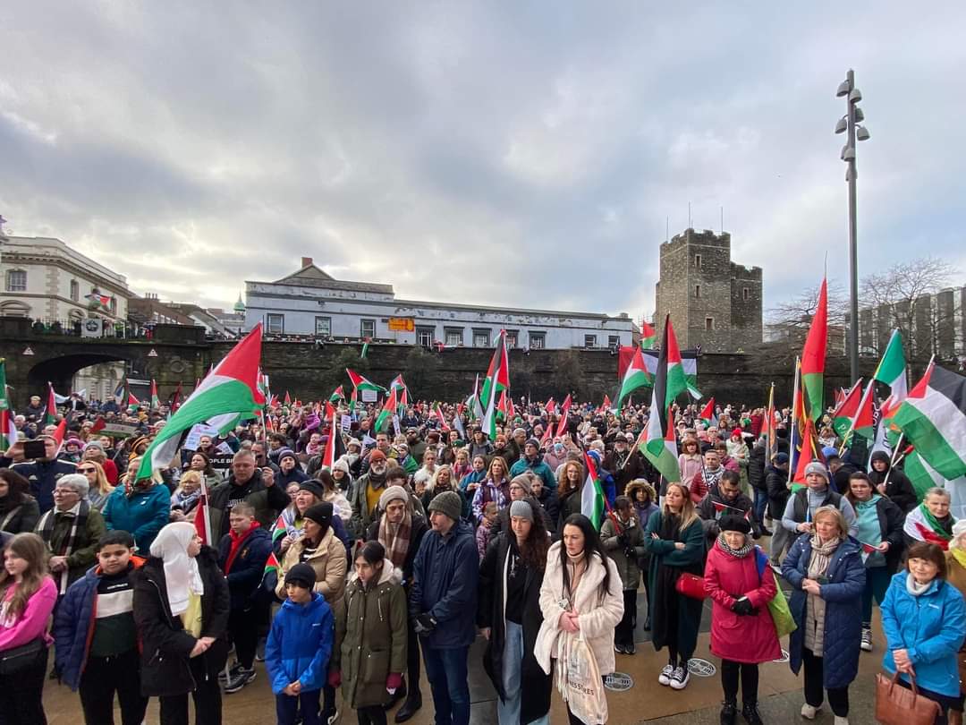 BronzyGuevara's tweet image. This is wat us Irish people are known for, standing against oppression all our lives, despite the history of  our own Struggle here in Ireland.

I'm so moved, brought me to tears,
So proud to be from Derry!
#FreePalestine #OneStruggle 🇮🇪🇵🇸