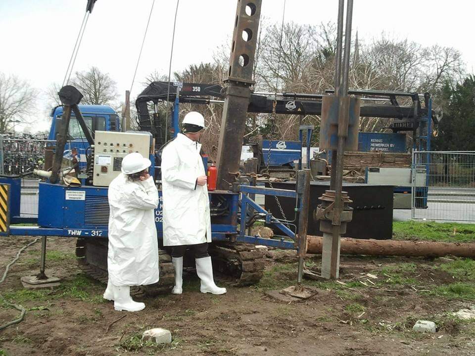 macnolian's tweet photo. De Fontein Spelende Kinderen op het stationsplein in #woerden staat er al weer 10 jaar. Dankzij #crowdfunding . Maar spuiten? Ho maar, ook afgelopen zomer niet. Hoe zo @MuseumWoerden @gemeentewoerden ? En in 2024 ? https://t.co/BYHLNJTUbG
