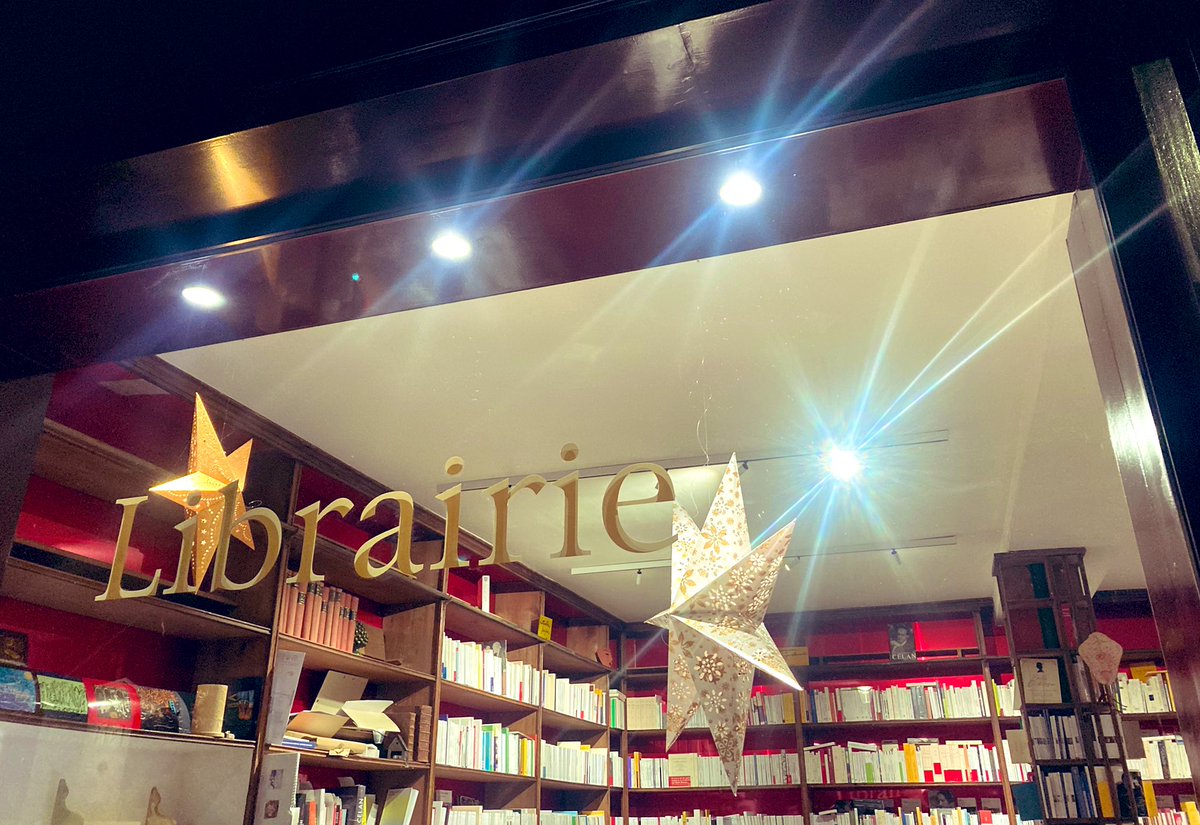 Was für ein schöner Ort! Bravo le Neuvième pays, enfin une nouvelle librairie 🇩🇪 à Paris.