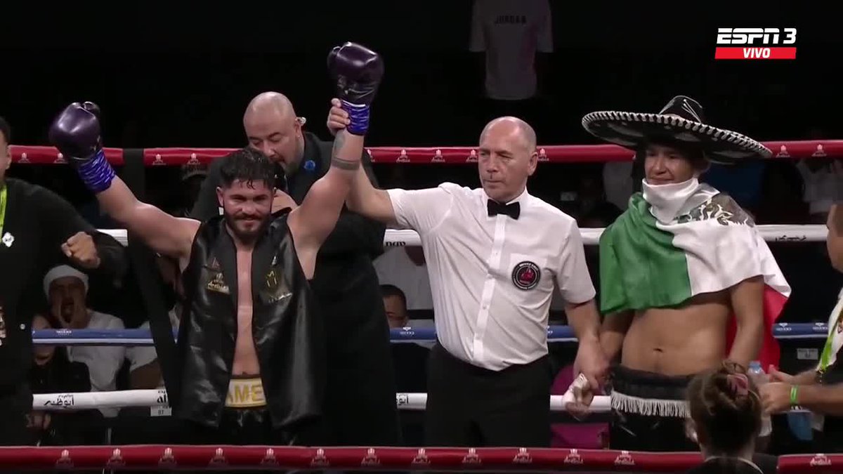 ESPNKnockOut's tweet photo. ¡SU TAMAÑO LO AYUDÓ EN EL FINAL!
Pese a los intentos del mexicano Bervely García 🇲🇽, el iraquí Amer Kadhum 🇮🇶 se impuso por Decisión Unánime (59-55 x3) en el combate a 6 rounds de peso semipesado.
#ESPNKnockOut #RSA2 https://t.co/Zww3Zj3HM7
