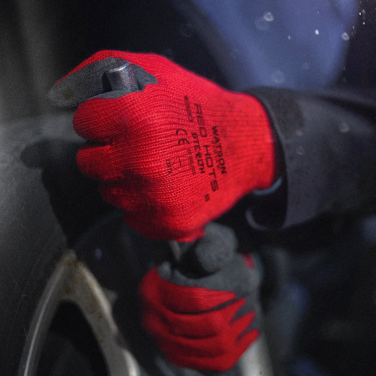 WatsonGloves's tweet photo. Get a grip that's RED HOT! 🧤🔴 Punch up your work day with our acrylic fleece-lined 320i Red Hot Stealth gloves! 🔗 https://t.co/qPahjokzhg
#WatsonGloves #WinterGloves #WorkGloves #WinterGear #WinterGuide #Mechanic #MechanicMemes #MechanicShop https://t.co/UIxBqVEhie