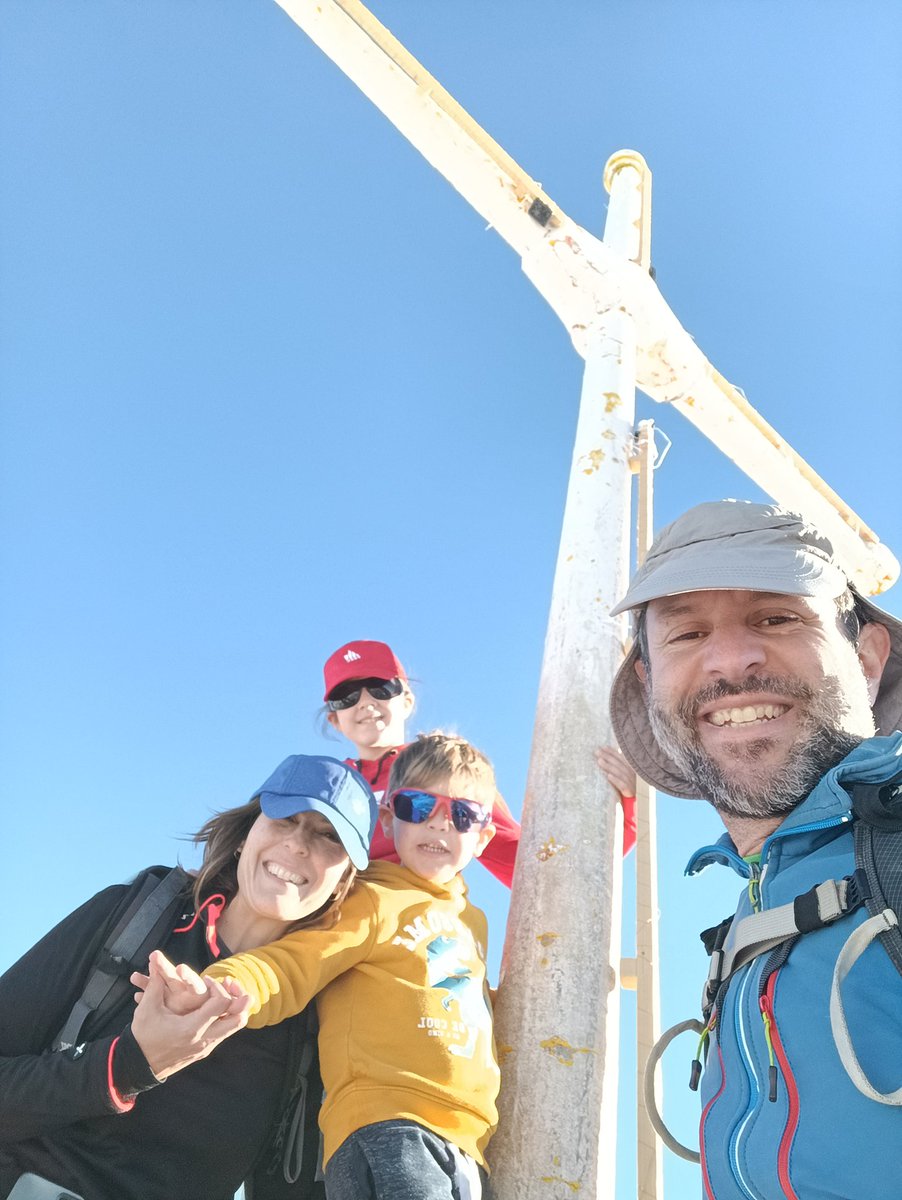 GPorqueres's tweet photo. El Taga (2.040m) des de l'església romànica de Sant Martí d'Ogassa (1.340m).
700m de desnivell +, que per un infant una mica acostumat a caminar, ho fa en un 3 i no res.🥾👨👩👧👦🏔️
#muntanyaAmbFamilia #MuntanyaAmbNens #AECReus #GEAMReus #FEEC #ExcursionismeInfantil https://t.co/fHkNQeIzLG