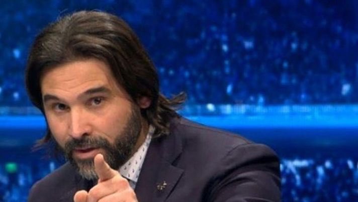 SbrizziTommaso's tweet photo. Quell’amico sbronzo che alle 4 del mattino ti spiega i pro e i contro dell’andare a caccia sulla Tuscolana https://t.co/i517VnTwEe