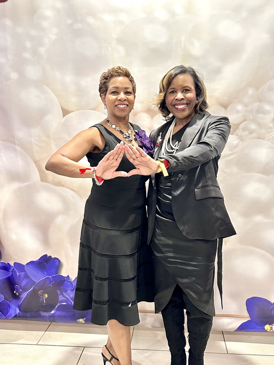 mrbexperience's tweet photo. Celebrating with my beautiful Sorors! Service is what we do! ❤️🔺#KappaIotamade #spr95 #DST1913 #111years https://t.co/J0VEJhv23C