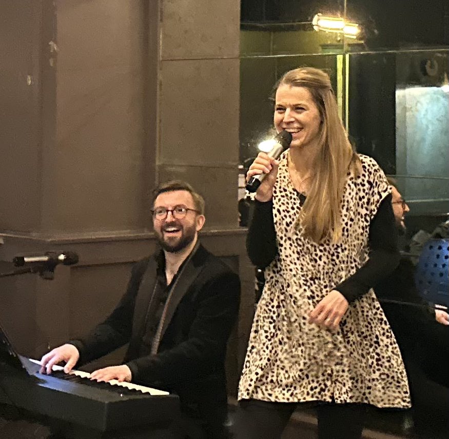Last night was a wonderful start to Show Off! for 2024. A lovely, enthusiastic crowd joined <a href="/singingshoes/">Tasha Sheridan</a> and <a href="/Robert_Hazle/">Robert Hazle</a> for a joyful night. 

We will be back at The Square Pig with the same line-up on Friday 26 January. We hope that you can join us then.