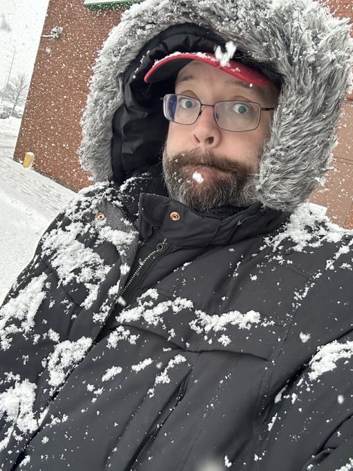 Holy winter, Batman! 🥶❄️☃️🧤🧣🛷 https://t.co/JtibzeXUuw
