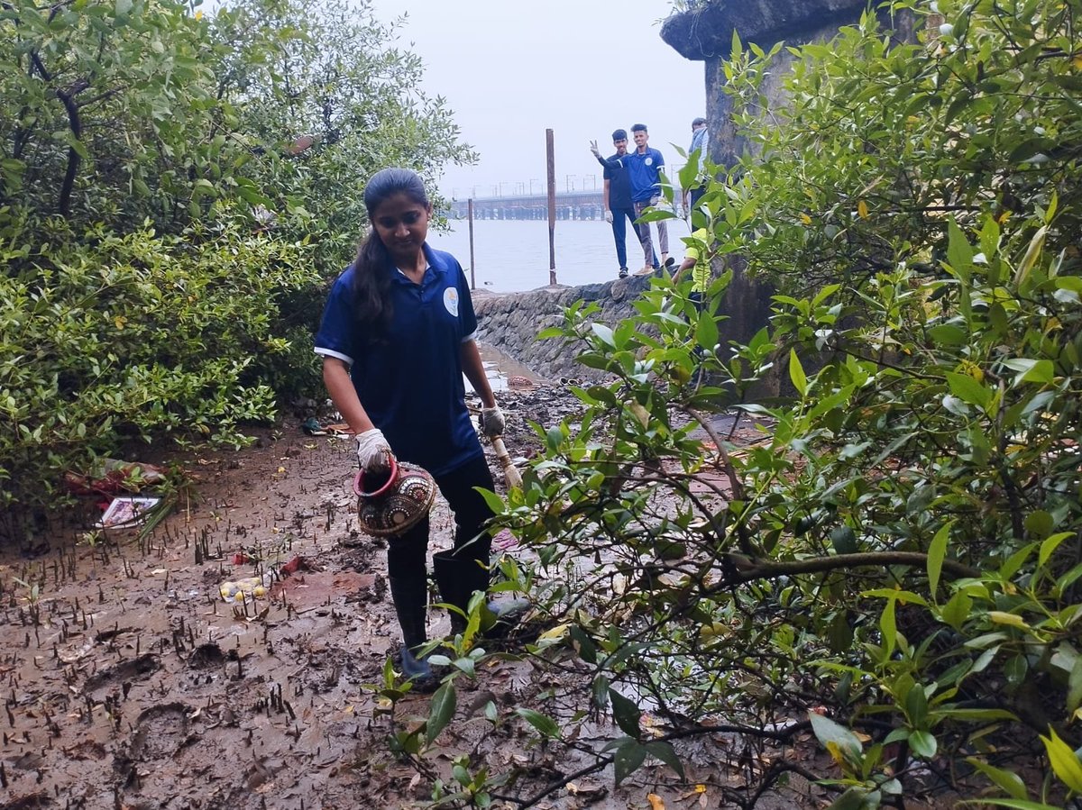 forfuturein's tweet photo. Thankyou for joining hands DTSS College NSS Unit
.
.
#ForFutureIndia #HarshadDhage #ForFutureIndiaTeam #BeachCleanups #BeachCleanupsIndia #MajhiVasundhara #EnvironmentEnvoy #MangrovesCleanup #BeatPlasticPollution #BeachCleanup #PlasticPollution #CleanupDrive #SwachhBharatAbhiyan https://t.co/XYhhJRMw6l