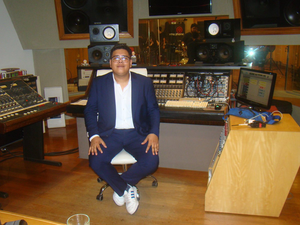 whitoooooo's tweet photo. romaphonic ex circo beat https://t.co/qZ8hkGPFPX