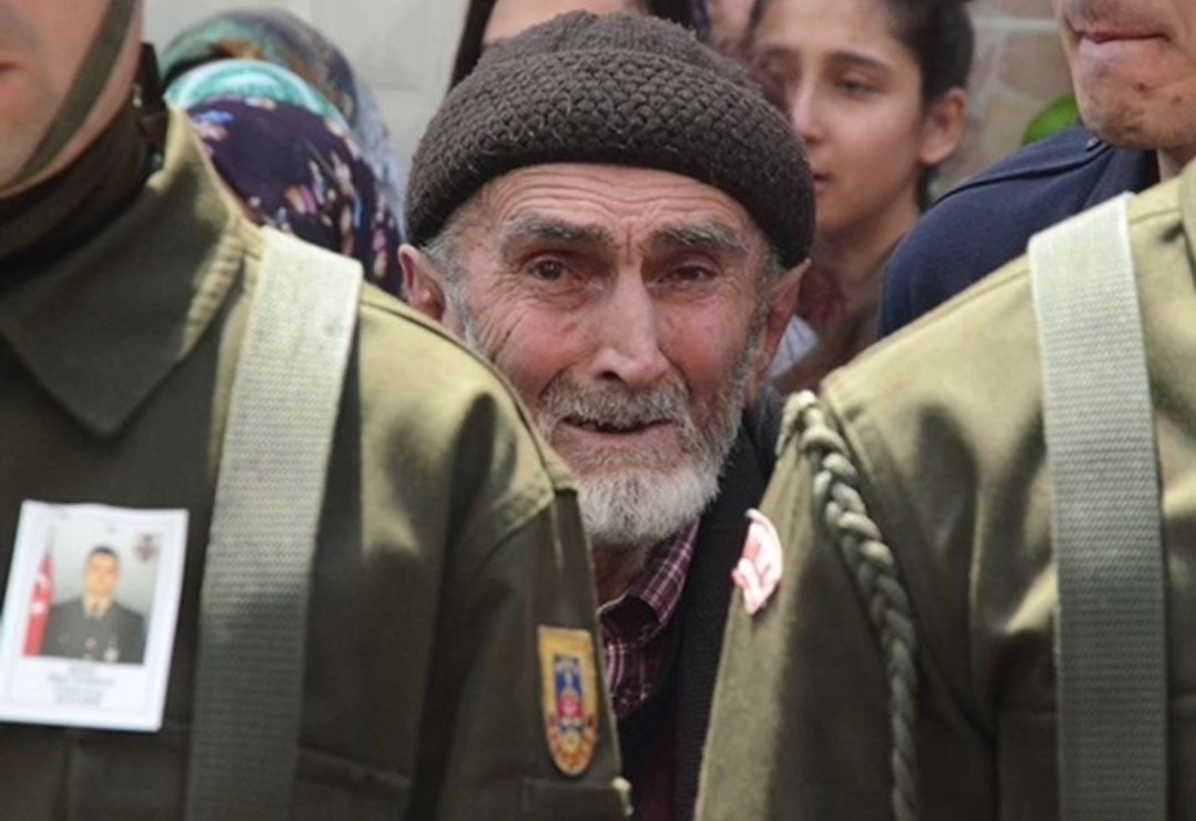 drmrtzy's tweet photo. Elbet senin gözyaşını dökenlerin başlarına yakılacak bu dünya canım dedem!
#sehitlerimizvar #SehitlerOlmezVatanBolunmez
#Sehitlerimiz https://t.co/5HvFedkwXS