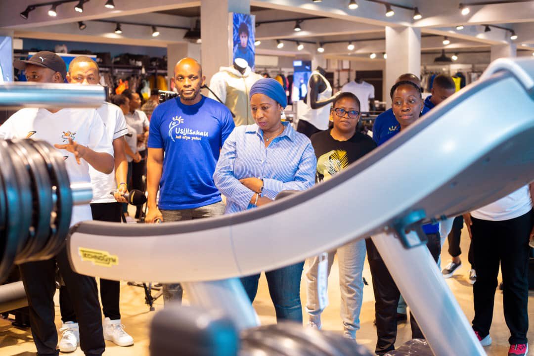 ummymwalimu's tweet image. #MazoeziNiDawa - ili kulinda na kudhibiti afya yako fanya mazoezi kwa dakika 150 kwa wiki. Sawa na dakika 30 kwa siku 5 au kama dakika 40 kwa siku 4. Nogesha mazoezi yako na vifaa vya mazoezi kutoka #JustFit @bajabiri #MtuNiAfya #Usijisahau #JaliAfyaYako